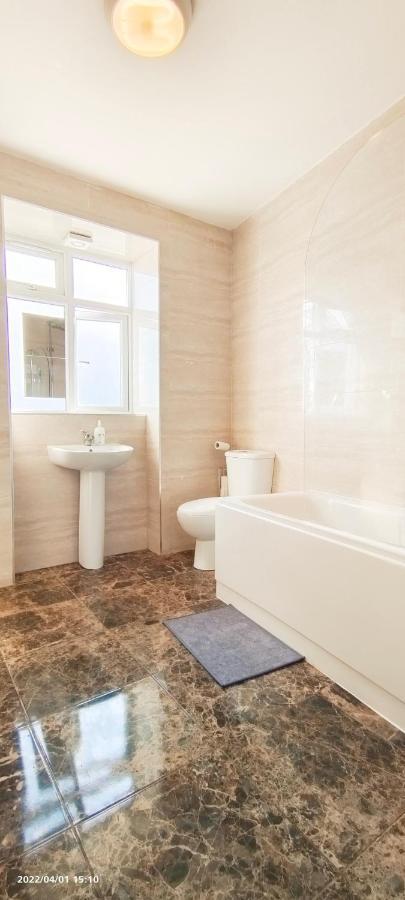 Acacia Flat 189 In Wembley Apartment Лондон Екстериор снимка