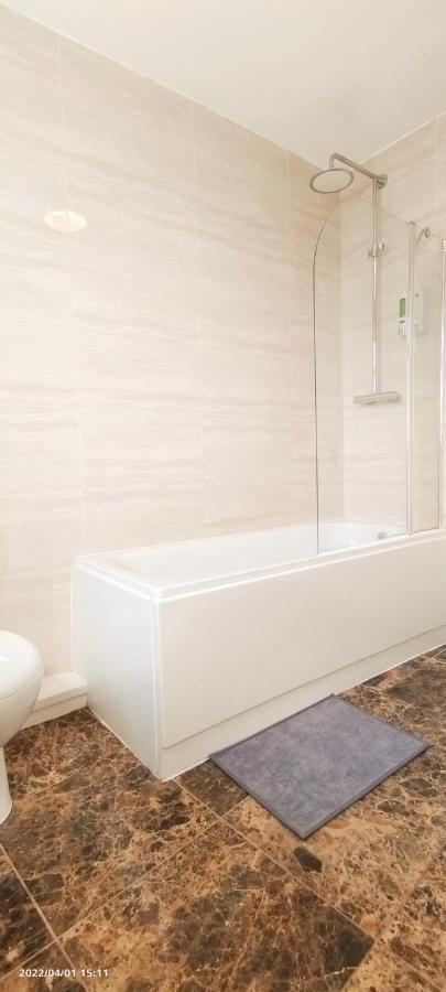 Acacia Flat 189 In Wembley Apartment Лондон Екстериор снимка